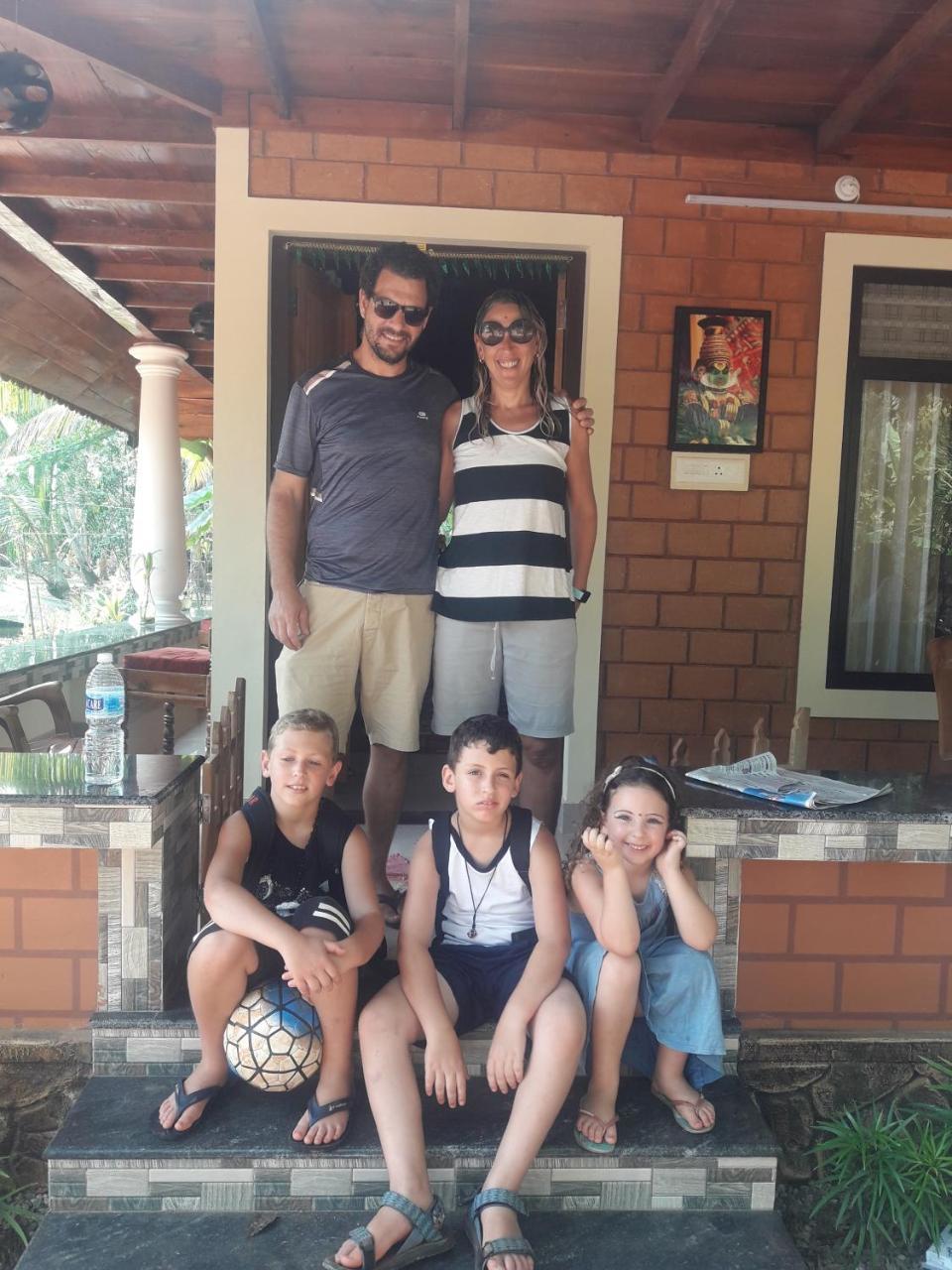 The Munroe Vibes Inn Mundrothuruth Экстерьер фото